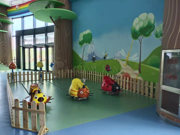 Children exploring interactive water exhibit at a children's museum - SCIENCE EXHIBITS - Zoomking®