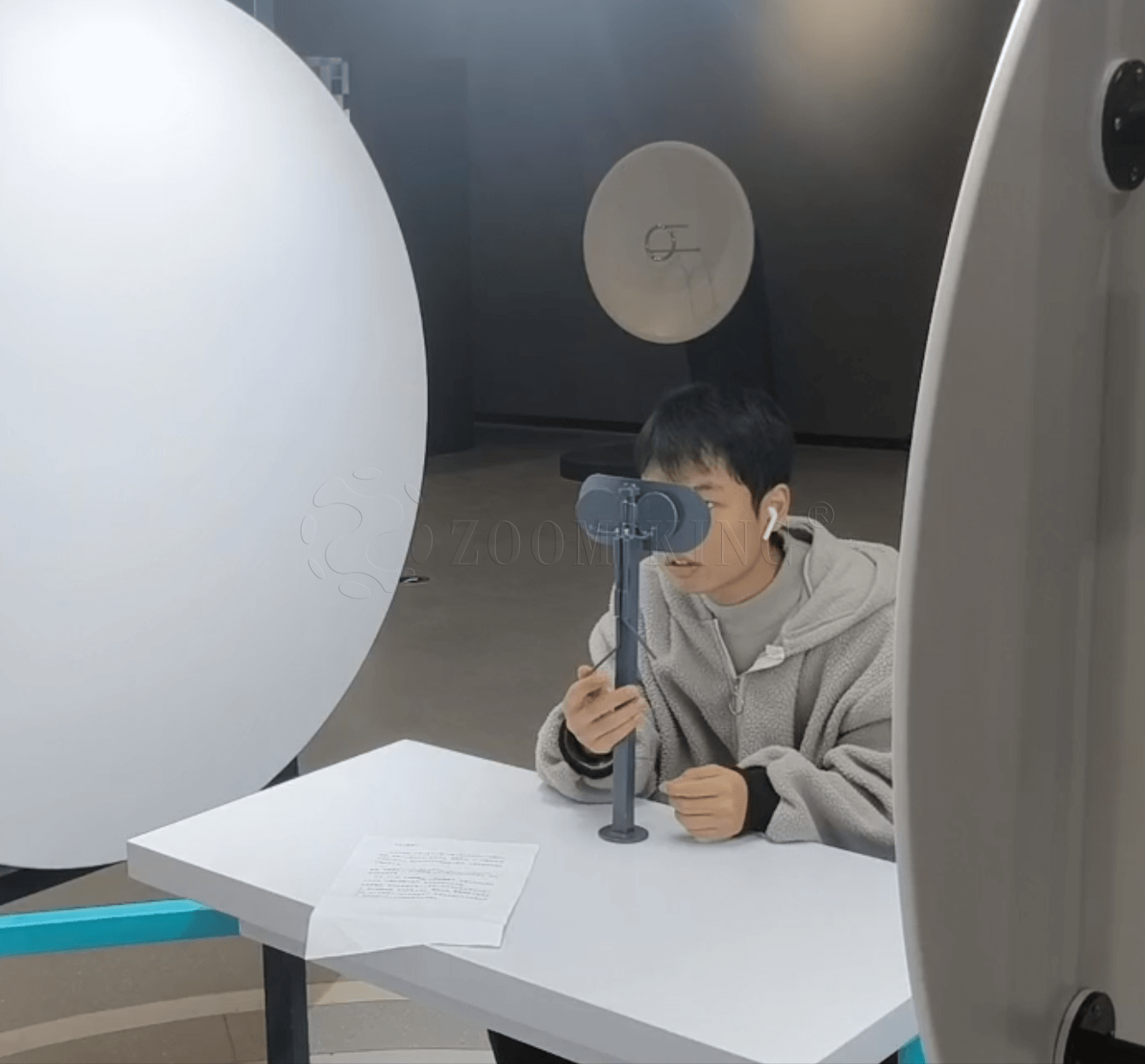 mysterious-smile-visual-perception-exhibit