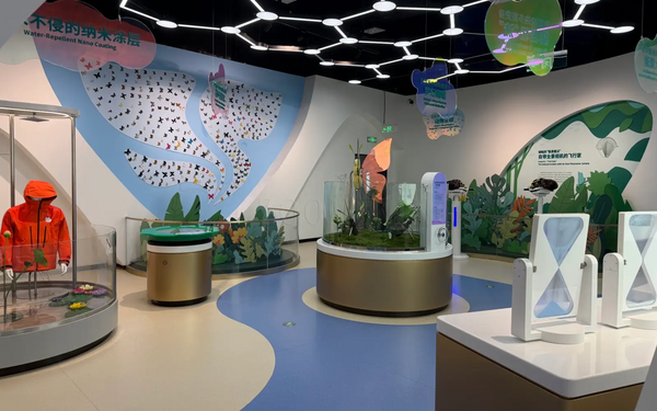 Educational science experience environment for museums and learning centers