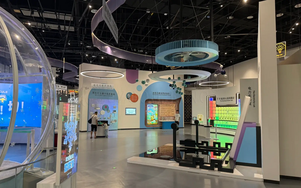 Hands-on educational environment for museums and science learning spaces
