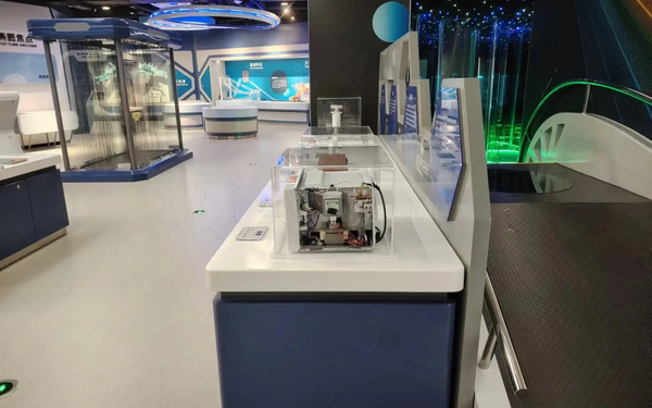 Hands-on physics exhibit system for public science engagement