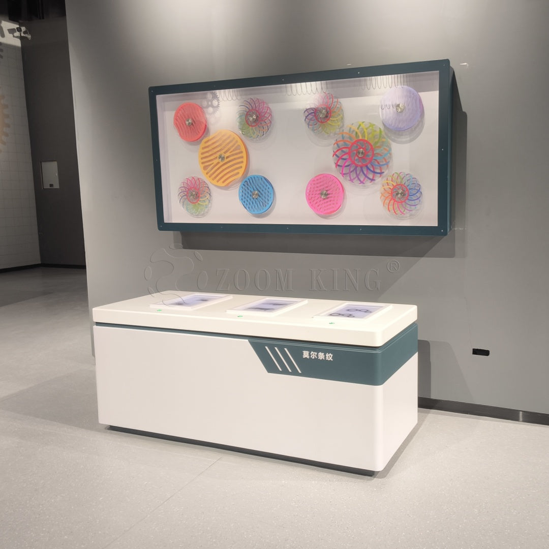 moire-pattern-interactive-exhibit-kids