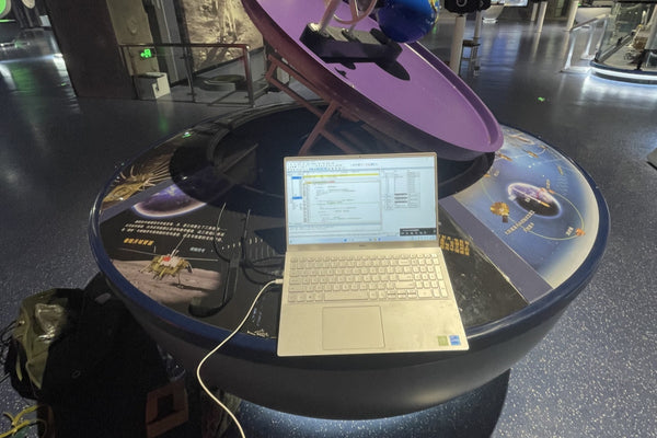 Remote technical support for science museum exhibits, online troubleshooting and diagnostics