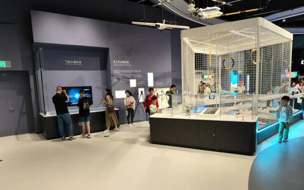 Science learning environment designed for educational engagement and public interaction