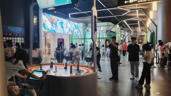Interactive STEM learning environment designed for museums, science centers, and educational spaces